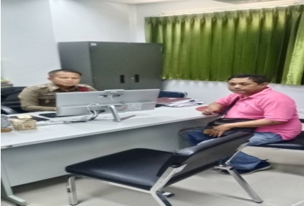 พ.ต.ท.กษิณ จินะกาศ สว.(สอบสวน) สภ.เมืองสุโขทัย ขณะปฏิบัติหน้าที่พนักงานสอบสวนเวร ได้รับแจ้งเหตุ ฉ้อโกง ได้สอบสวนปากคำผู้เสียหายไว้เพื่อรวบรวมพยานหลักฐาน และติดตามตัวผู้ต้องหา มาเพื่อดำเนินคดีตามกฎหมาย