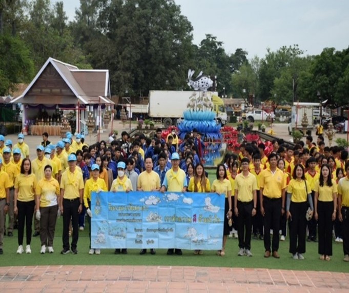 ข้าราชการตำรวจชุดจิตอาสา สภ.เมืองสุโขทัย ร่วมกันทำความสะอาดในบริเวณอุทยานประวัติศาสตร์สุโขทัย หลังเทศกาลลอยกระทงจังหวัดสุโขทัย