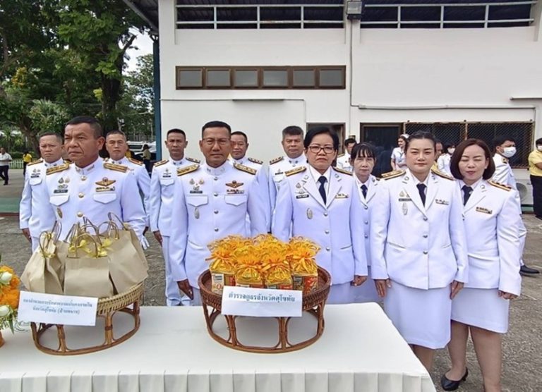 ร.ต.ท.บุญพิทักษ์ ขันพินิจ รอง สว.(ป.)ปฏิบัติหน้าที่ธุรการงานสอบสวน สภ.เมืองสุโขทัย ได้รับมอบหมายให้ร่วมทำบุญตักบาตรเนื่องในวันพ่อแห่งชาติ ณ มหาวิทยาลัยการกีฬาแห่งชาติ