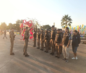 พ.ต.ท.วศิน สุภา รอง ผกก.ป.สภ.เมืองสุโขทัยพร้อม  ปล่อยแถวข้าราชการตำรวจที่ปฏิบัติหน้าที่รักษาความสงบเรียบร้อยและความปลอดภัยในชีวิตและทรัพย์สินของประชาชนบริเวณทุ่งทะเลหลวง ในงาน Sukhothai Coundown 2024 @ทะเลหลวง