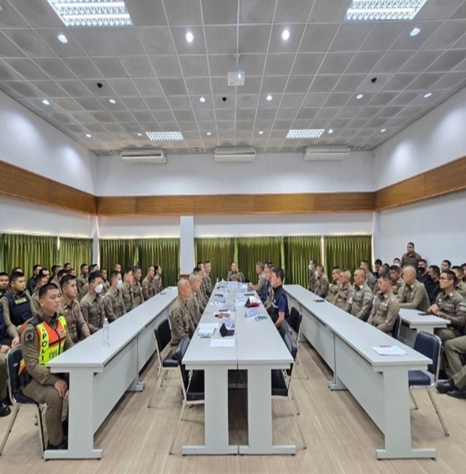 พ.ต.อ.อภิปรัชญ์ พัฒนาดี รรท.ผบก.ภ.จว.สุโขทัย เข้าร่วมประชุม ตรวจเยี่ยม พร้อมมอบนโยบาย แก่ข้าราชการตำรวจในสังกัด สภ.เมืองสุโขทัย