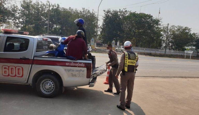 ประชาชนขอความช่วยเหลือเนื่องจาก มีรถ จยย. ยางรั่ว เจ้าหน้าที่ตำรวจจราจรจึงให้การช่วยเหลือโดยการยกรถ จยย. ไปร้านซ่อมรถเพื่อปะยาง