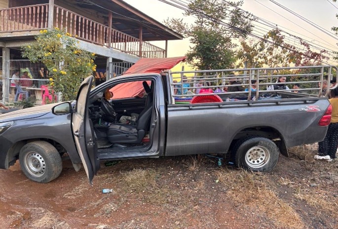 ได้รับแจ้งเหตุจากศูนย์วิทยุ สภ.เมืองสุโขทัย เหตุ  ว.40 รถจักรยานยนต์ กับรถยนต์ปิกอัพ ถนนสุโขทัย-บางระกำ ใกล้โรงเรียนยางซ้ายวิทยาคม  จ.ส.ต.ไพโรจน์  เพ็งนวล พร้อมเจ้าหน้างานจราจร ตรวจสอบ เหตุ ว.40  มีผู้ได้รับบาดเจ็บ หญิง  1 รายชาย 2 ราย เจ้าหน้าที่กู้ภัยนำส่ง รพ.สุโขทัย ทรัพย์สินคู่กรณีเสียหาย จึงแจ้งร้อยเวร 30 จราจร , หัวหน้าเวร ศปก. ทราบ