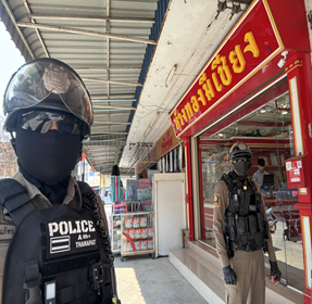 ด.ต.สุรพงษ์ สอนลือ,ส.ต.ท.ธนภัทร โอสถานนท์ สายตรวจจักรยานยนต์ 122 ว.4 ร้านทองในตลาดสดเทศบาลเพื่อป้องกันการประทุษร้ายต่อชีวิตและทรัพย์สินประชาชน เหตุการณ์ทั่วไปปกติ