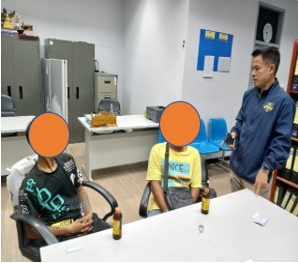 ชุดสืบสวน สภ.เมืองสุโขทัย ได้ร่วมกันจับกุม ผู้ต้องหา 1 รายข้อหา “เสพยาเสพติดให้โทษประเภท 1 (เมทแอมเฟตามีนหรือยาบ้า)