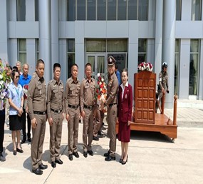 พ.ต.ท.จักรภัทร อิ่มหนำ รอง ผกก.(สอบสวน) สภ.เมืองสุโขทัย นำข้าราชการตำรวจ สภ.เมืองสุโขทัย เข้าร่วมพิธีแสดงความยินดีและให้การต้อนรับท่าน พ.ต.อ.นราธิป คนธรรม เนื่องในโอกาสได้มาดำรงตำแหน่ง ผกก.สภ.เมืองสุโขทัย