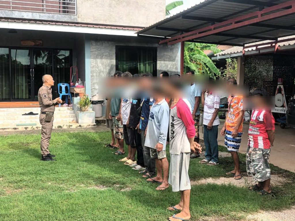 พ.ต.ต.ปรีชา ติ๊บประวงศ์  สวป.(ชส) สภ.เมืองสุโขทัยพร้อมด้วยชุดปฏิบัติการตำบลยั่งยืน สภ.เมืองสุโขทัย ปฏิบัติการตำบลยั่งยืน ม.4 ต.ยางซ้าย อ.เมืองสุโขทัย จ.สุโขทัย  ดำเนินกิจกรรม CBTx