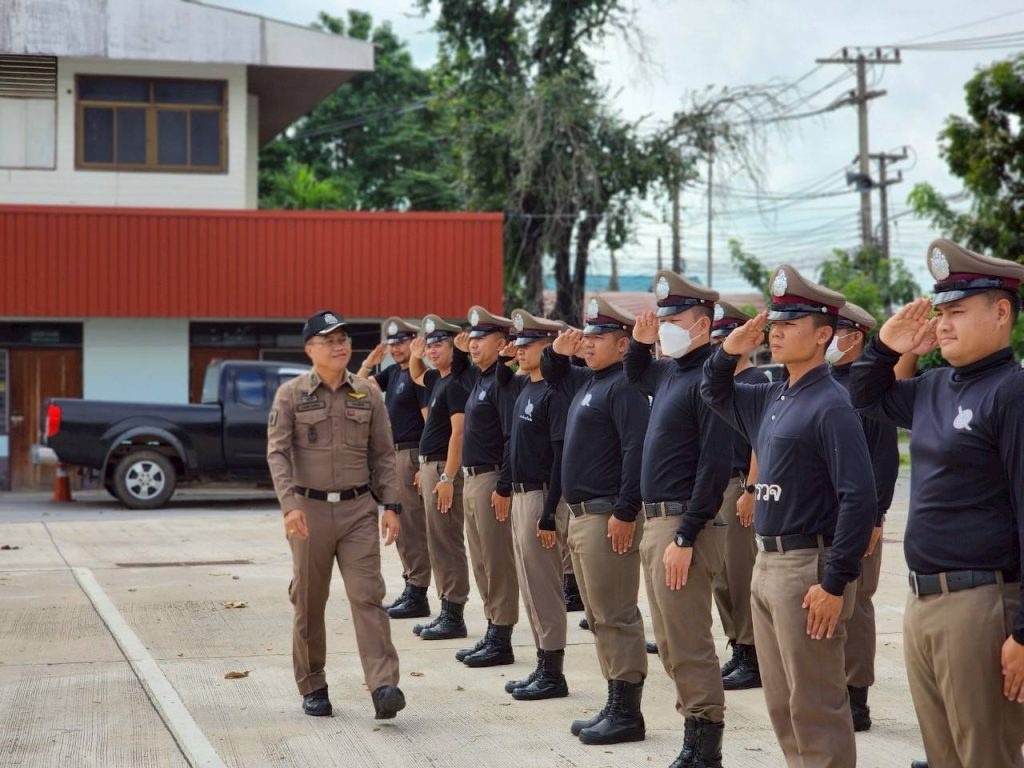 เข้าร่วมการฝึกท่าบุคคลมือเปล่า หมู่แถวชิด และการเรียกแถวประจำสัปดาห์