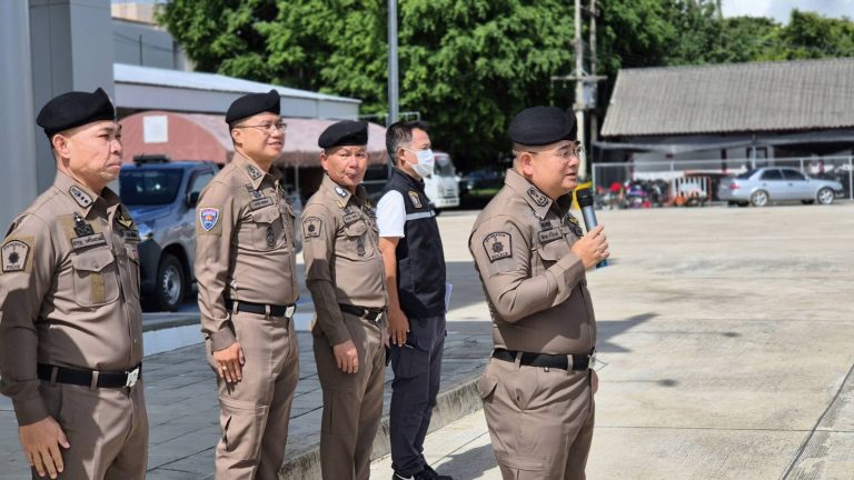 ร่วมปล่อยแถว เจ้าหน้าที่ ชุดดูแลรักษาความสงบเรียบร้อยและ ความปลอดภัยการชุมนุมในพื้นที่อำเภอเมืองสุโขทัย