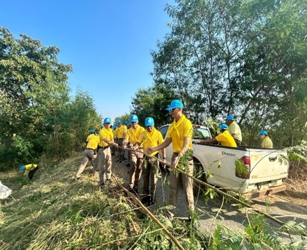 ส.ต.ต.สุธิพงษ์ โตฉิม ผบ.หมู่ ผู้ช่วยพนักงานสอบสวน.สภ.เมืองสุโขทัย พร้อมด้วย เจ้าหน้าที่ตำรวจธุรการสอบสวน เข้าร่วม จิตอาสา ทำความสะอาดบริเวณ ทุ่งทะเลหลวงต.ปากแคว อ.เมืองสุโขทัย จว.สุโขทัย
