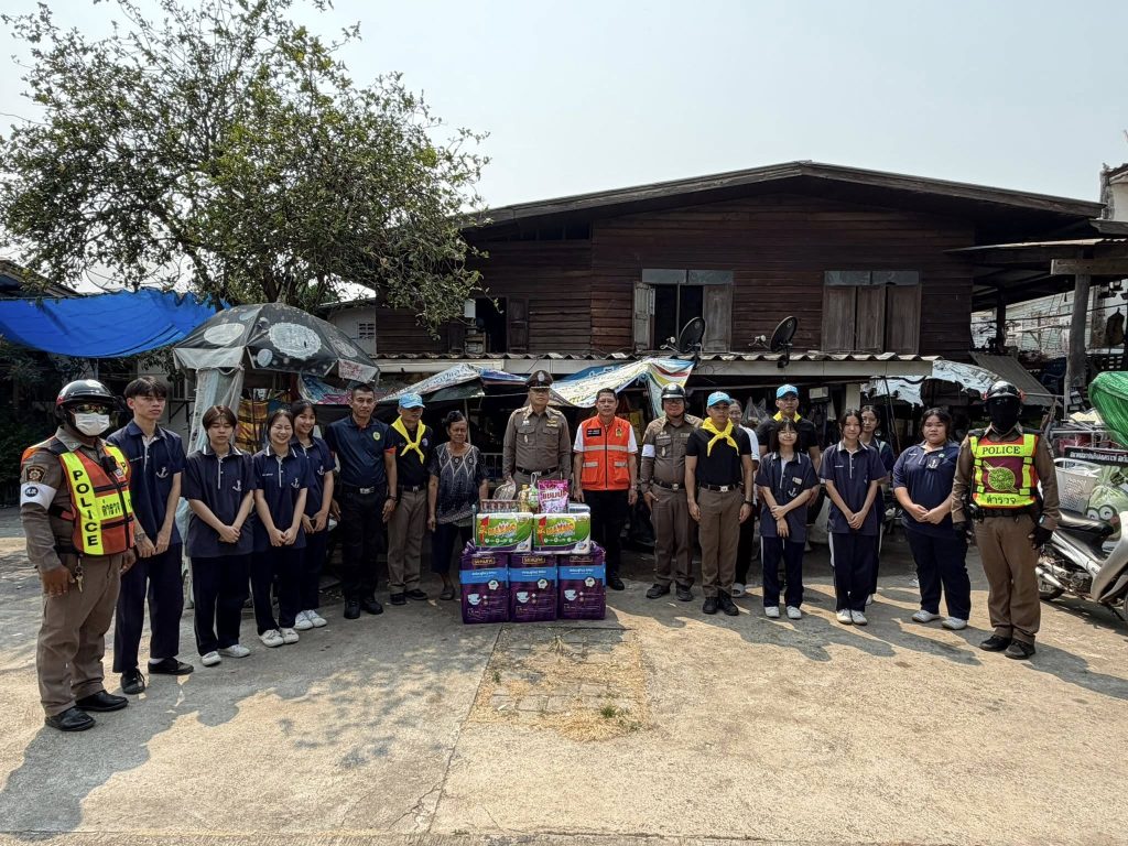 มอบสิ่งของอุปโภคบริโภคแก่ บิดา-มารดาของผู้เสียชีวิต  เพื่อบรรเทาความเดือดร้อน และเป็นขวัญกำลังใจ แก่ครอบครัวผู้เสียชีวิต