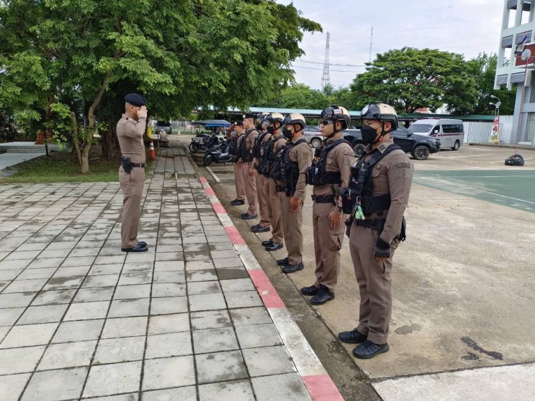ปล่อยแถวสายตรวจรถยนต์และรถจักรยานยนต์  กล่าวคำปฎิญาณตนตำรวจ ท่องอุดมคติตำรวจประชุมมอบหมายภารกิจ