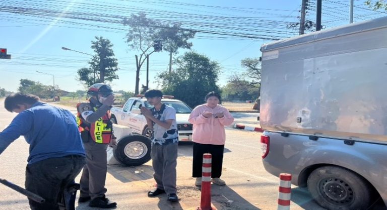 ช่วยเหลือประชาชน รถยางรั่ว