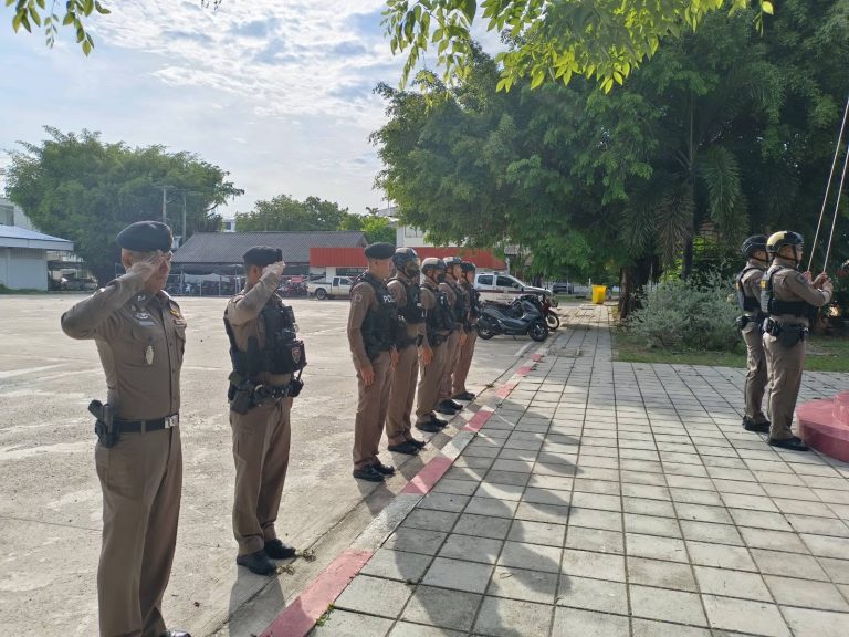 ปล่อยแถวสายตรวจรถยนต์และรถจักรยานยนต์  กล่าวคำปฎิญาณตนตำรวจ ท่องอุดมคติตำรวจประชุมมอบหมายภารกิจ