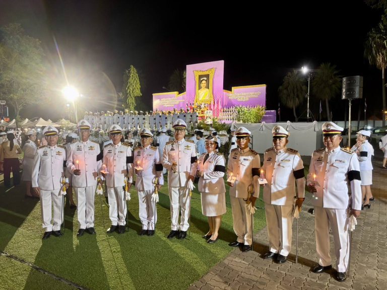 เข้าร่วมพิธีถวายเครื่องราชสักการะและวางพานพุ่ม และพิธีจุดเทียนถวายพระพรชัยมงคล เฉลิมพระเกียรติ เนื่องในโอกาสพระราชพิธีมหามงคลเฉลิมพระชนมพรรษา ๔ รอบ สมเด็จพระนางเจ้าฯ พระบรมราชินี
